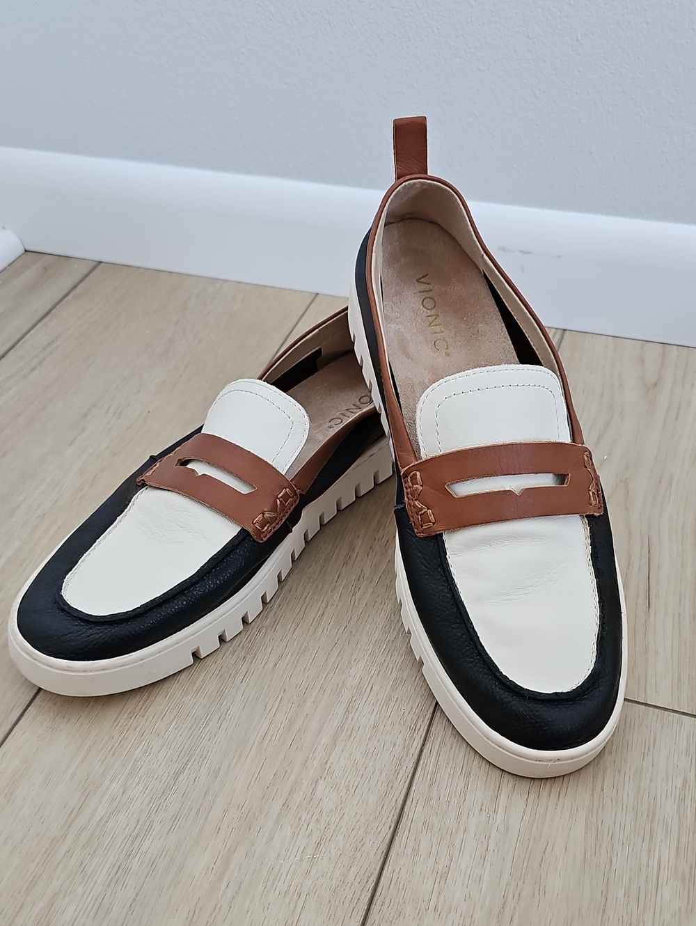 Vionic Uptown Women's Tri-Tone Leather Slip-On Loafers Black/White/Brown Size 11